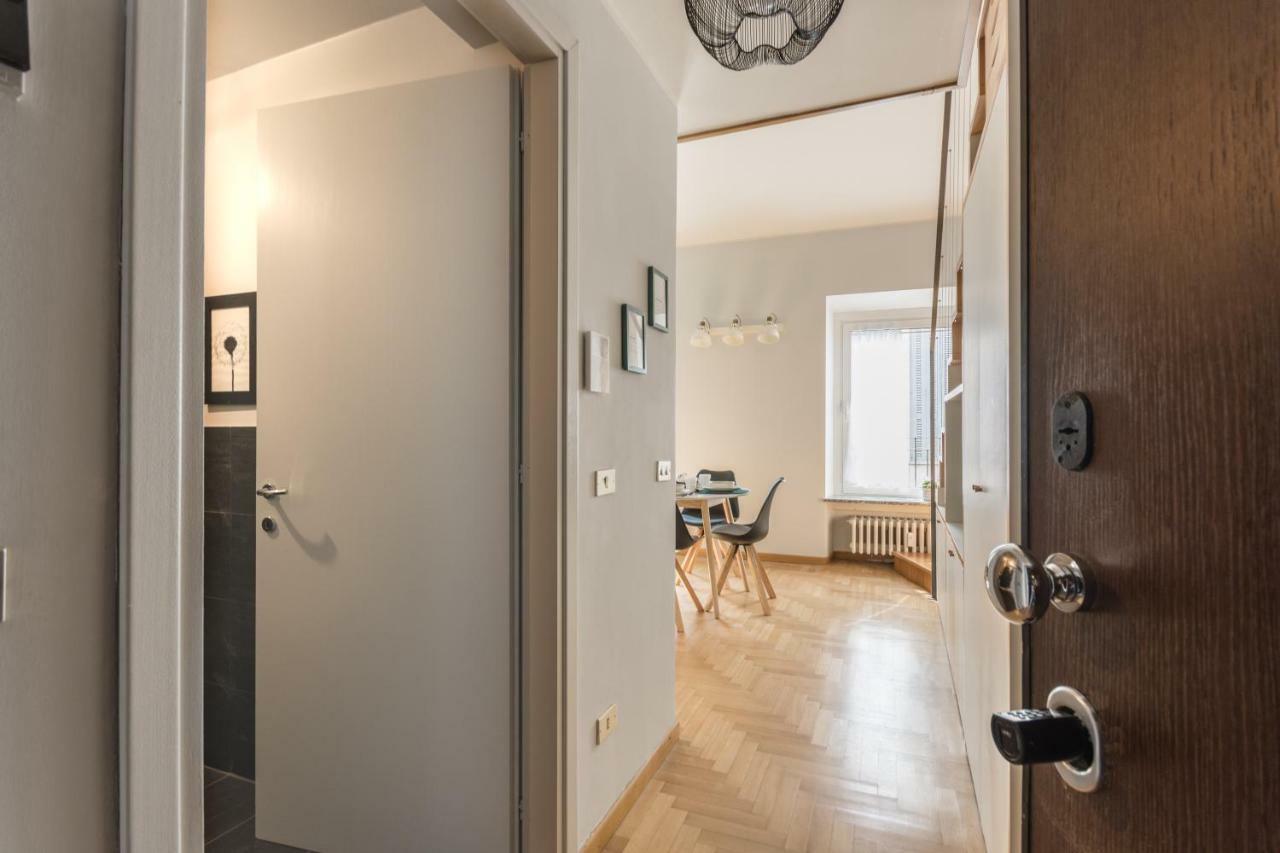 Modern Simplicity In Milan Centre Apartment Luaran gambar